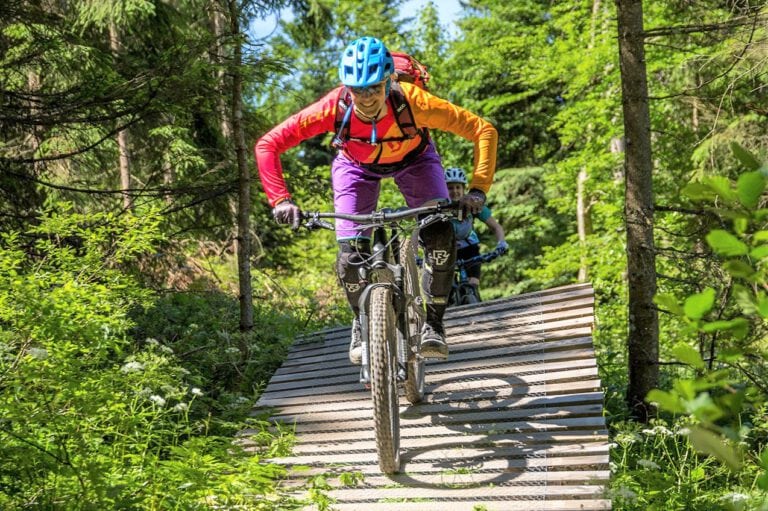 Sportpsychologin Mila Hanke beim Mountainbiken