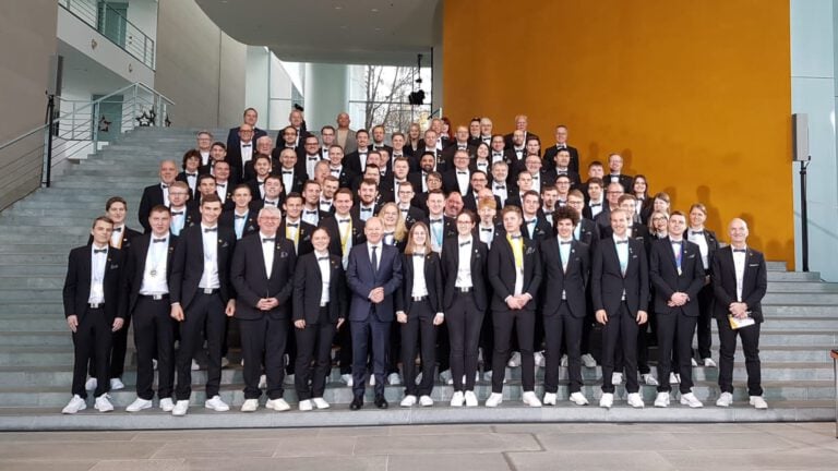 Die Deutsche Nationalmannschaft der Berufe-WM beim Empfang im Bundeskanzleramt.